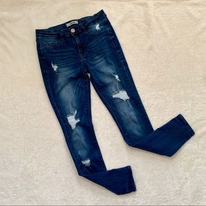 Distressed refuge Skinny Jeans